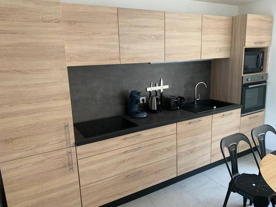 Maison Avec Cour Privative 뤼생소베르 외부 사진